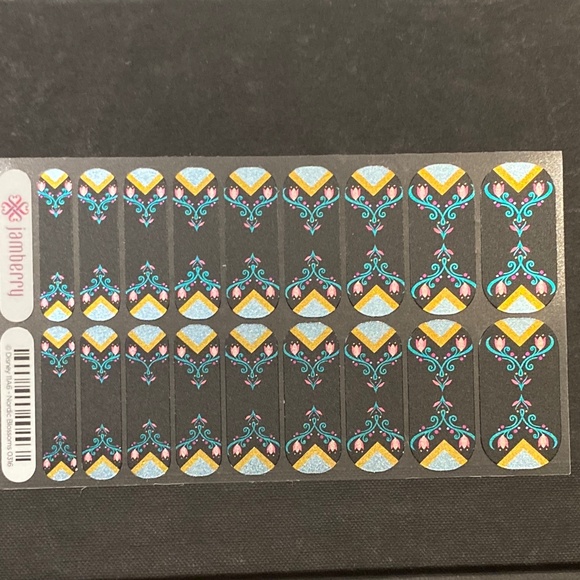 Jamberry Nail Wraps Disney Frozen in Time - Picture 2 of 6